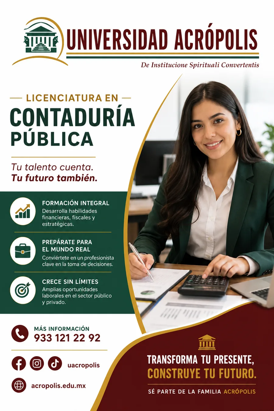 Mujer de saco verde sonríe mientras usa una calculadora junto a documentos financieros.